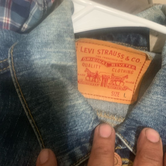 Levi’s sleeveless jeans jacket vest large. - Picture 3 of 3